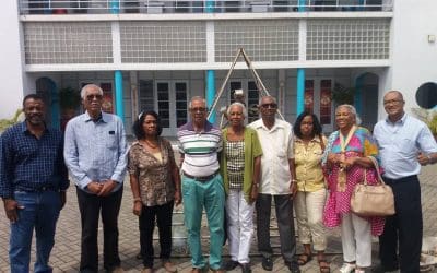 Sr. Gouverneur ku a traha na Isla, pa tantu Shell komo PDVSA a bishita e eksposishon Isla den Nos Bida na NAAM den Pietermaai ku famia, amigu i koleganan