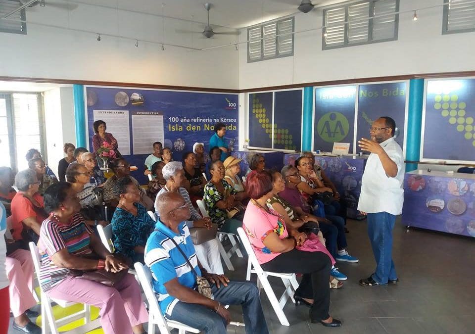 Trahadonan den enfermeria ku a bai ku penshon tambe a bishita Isla den Nos Bida.