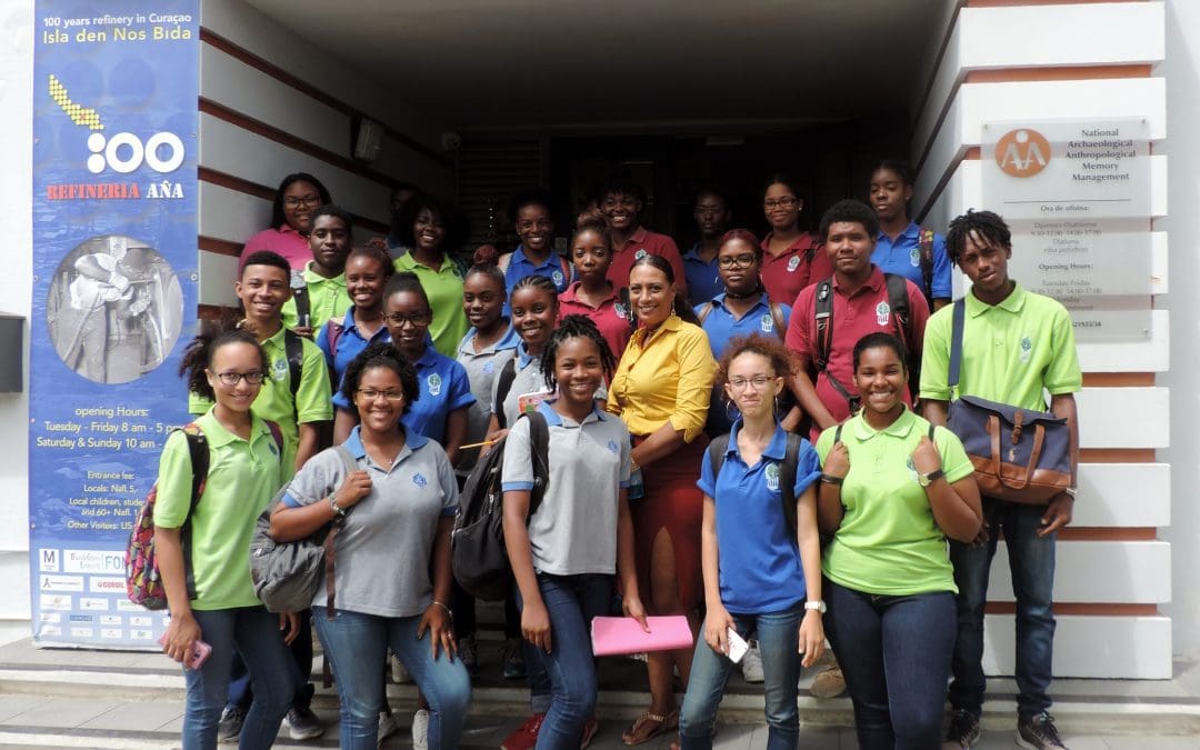 djamars 30 mei 2017 Maria Immaculata Lyceum a bin bishita e exsposishon di isla den nos bida na naam