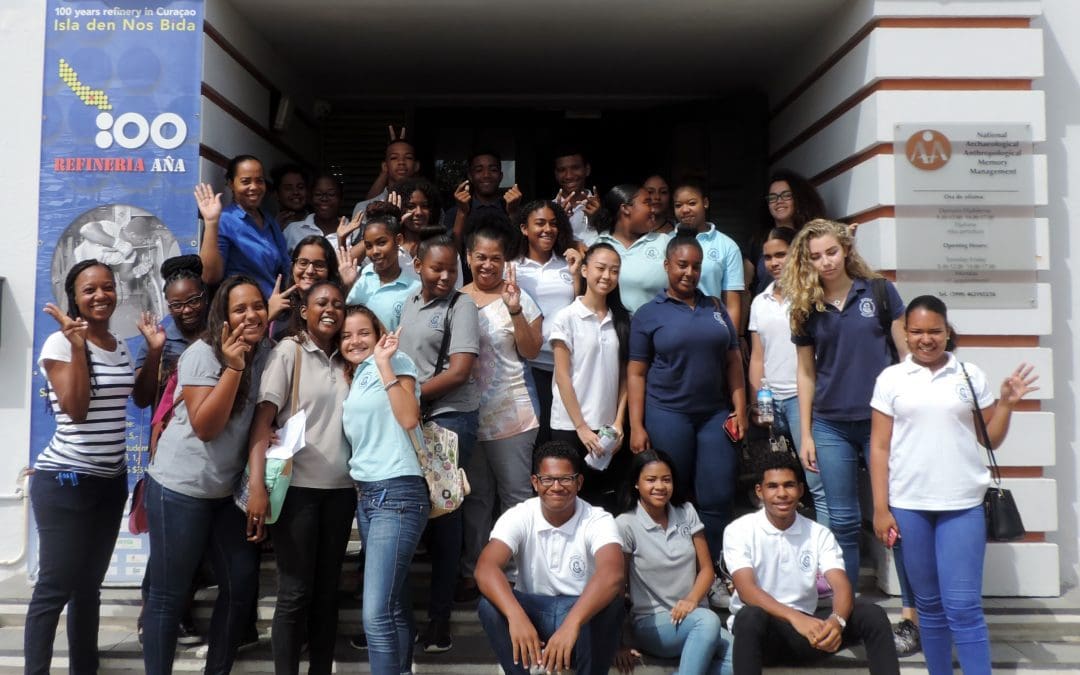 13 juni 2017 studiante nan di Marnix Vsbo a bin bishita e exsposishon di isla den nos bida na naam